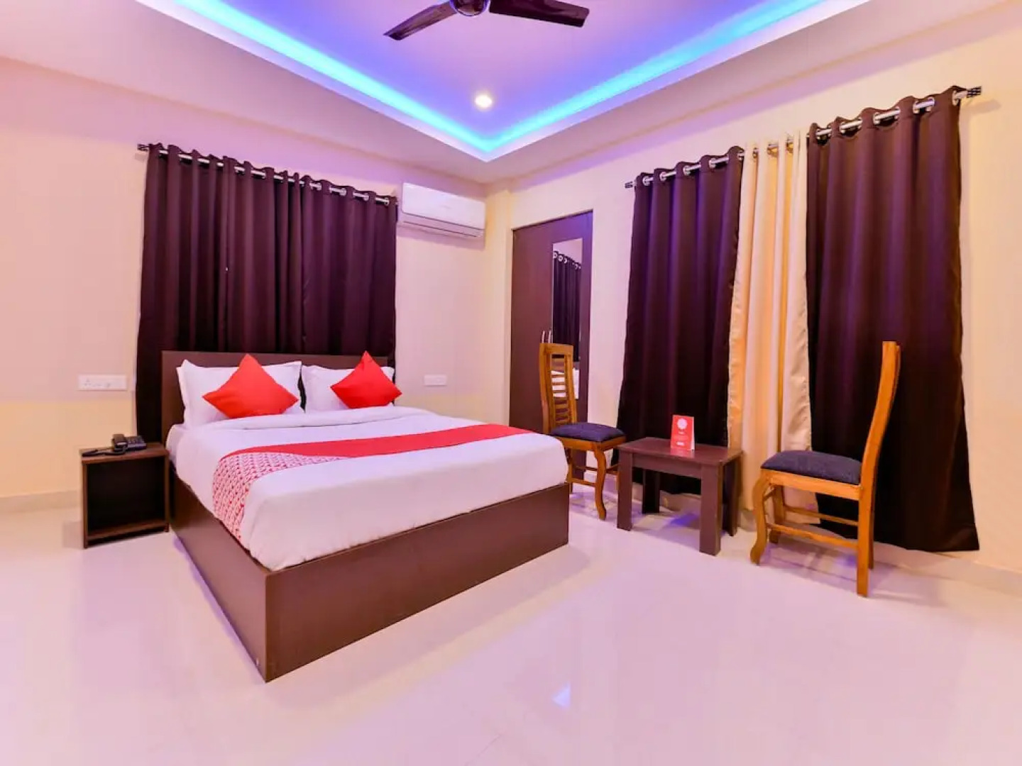 OYO 16605 Royal Front