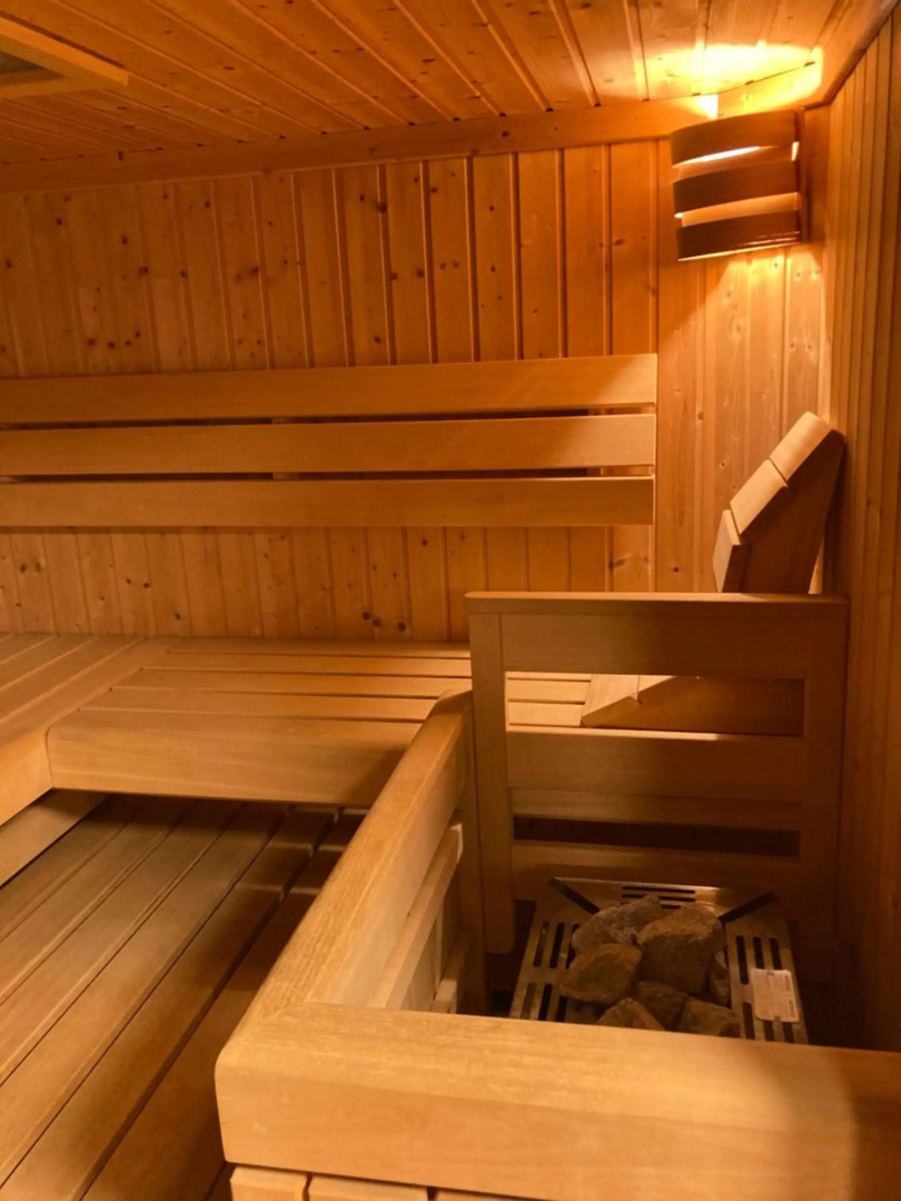 Haus in Anif bei Salzburg mit Sauna und Garten mit Badeteich