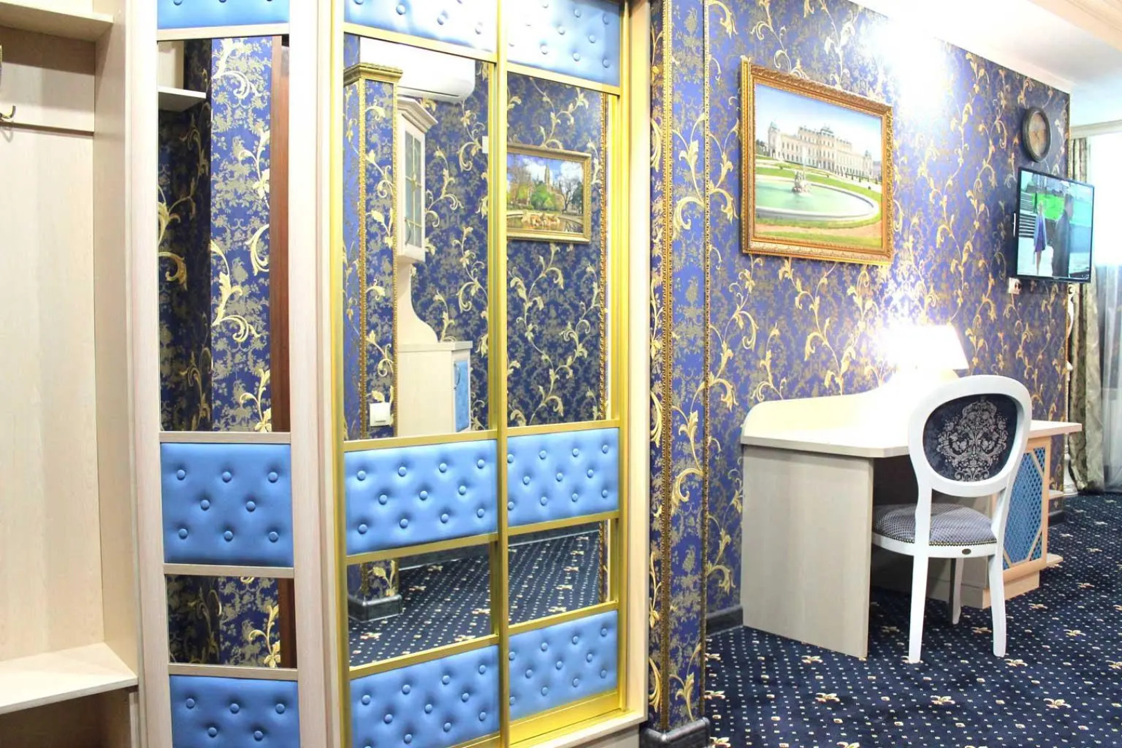 Отель Астрал