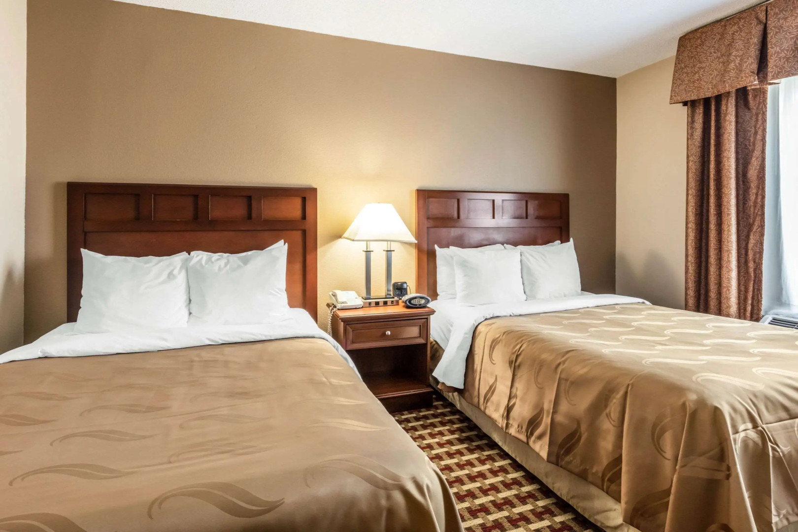 Quality Suites Paducah I-24