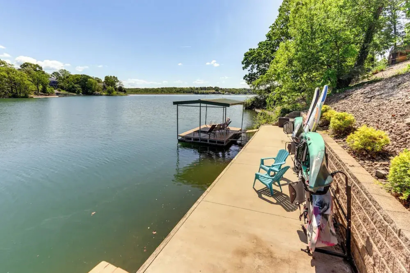Swim & Boat Docks: Lakefront Gem in Bella Vista!