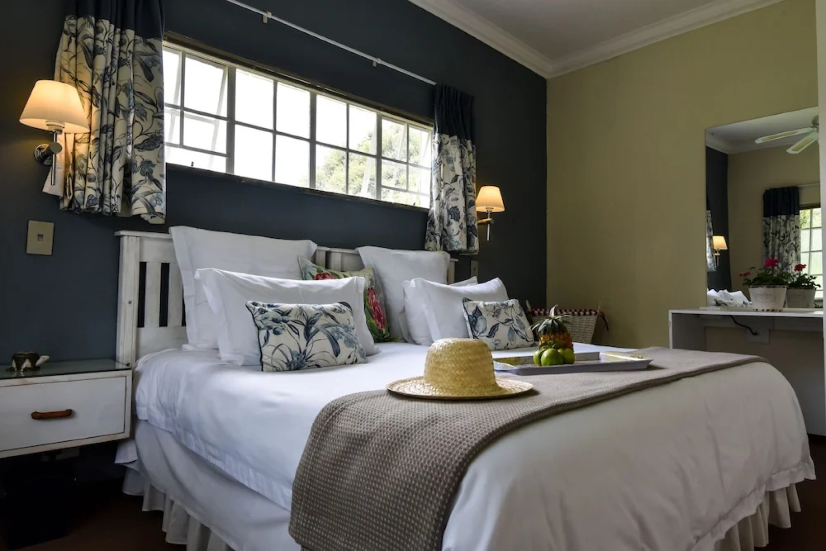 Sagewood Cottage for 2 People With Wonderful Private Terrace in Garden!