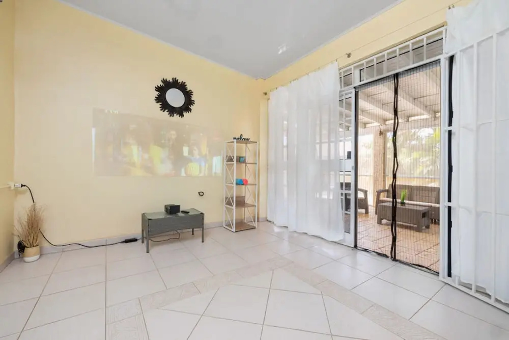 Cozy Central 4br3ba Home w Pvt Pool Largegarden