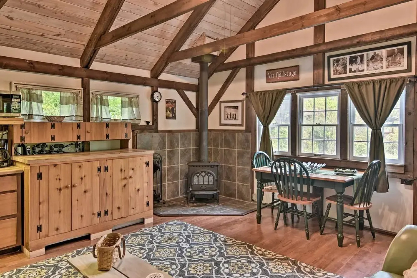 6 Mi to Grandfather Mountain Park: Cottage w/ Deck