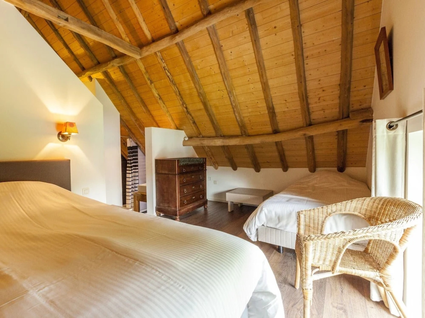 beautifull renovated farmhouse with traditional elements and a big garden