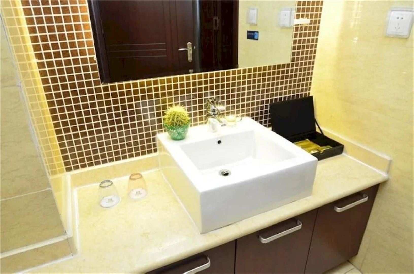 Lantuo Business Hotel