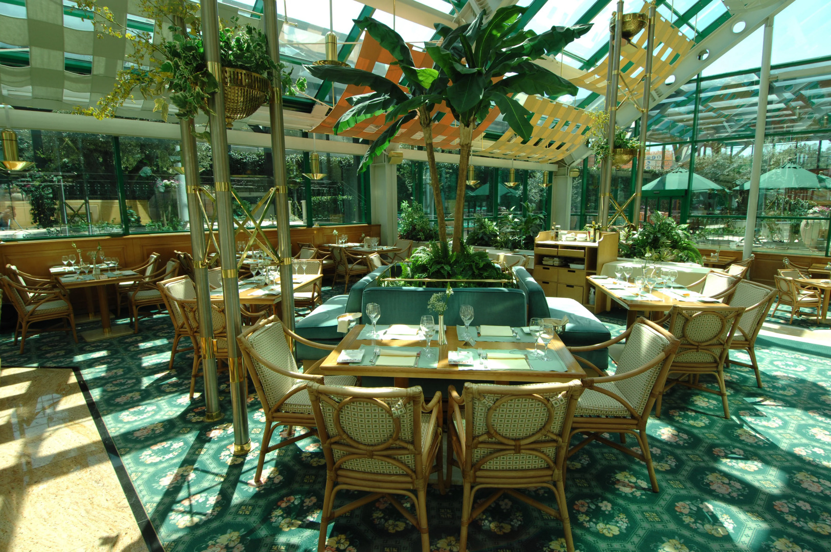 Отель Royal Garden