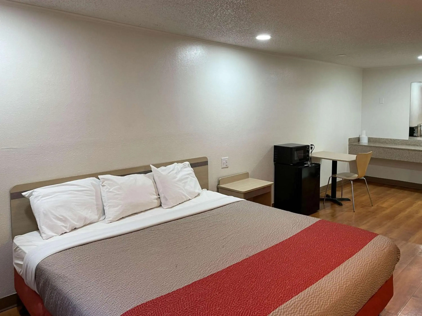 Motel 6 Hagerstown, MD