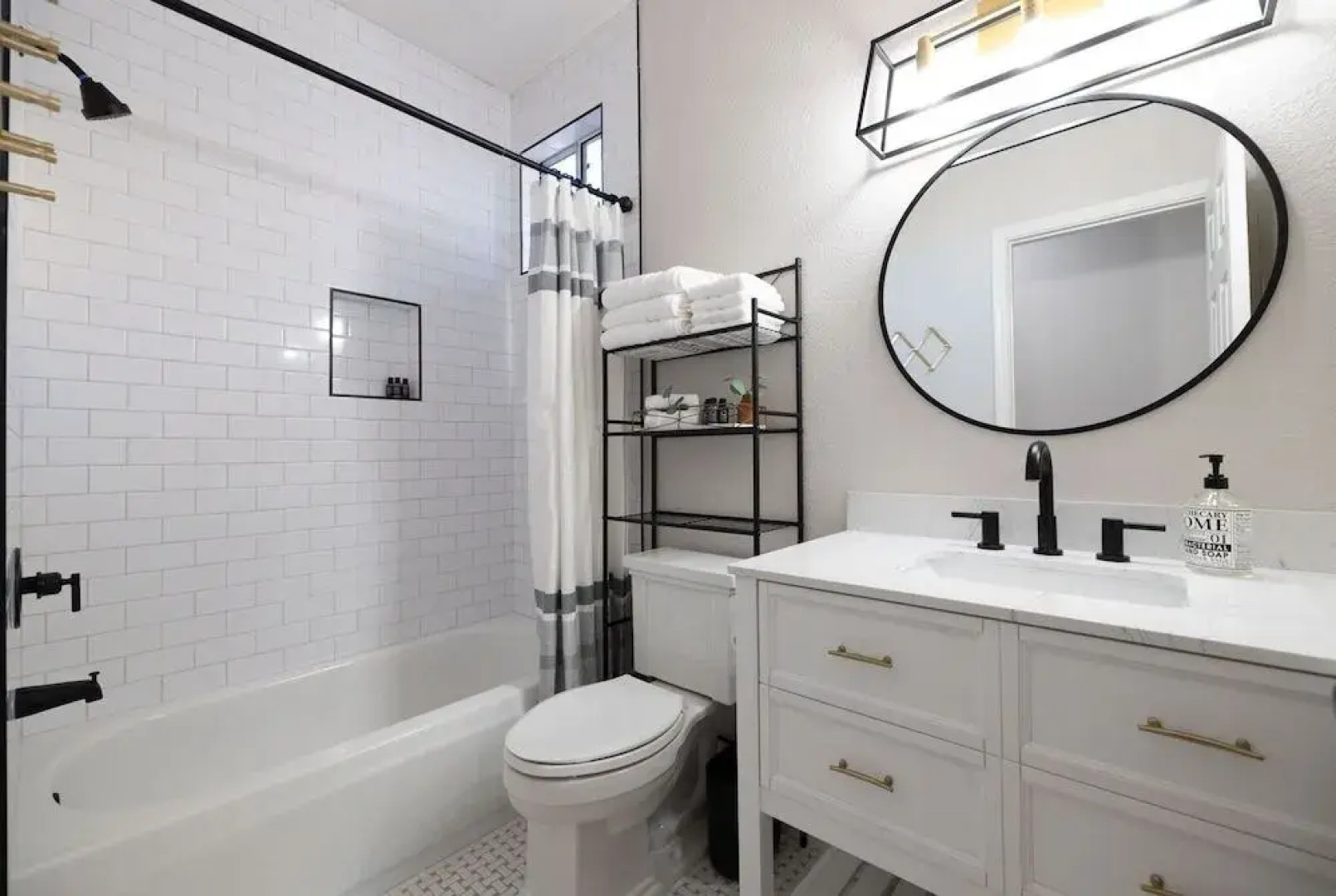 Gilbert Douglas 1 Bedroom Home by RedAwning