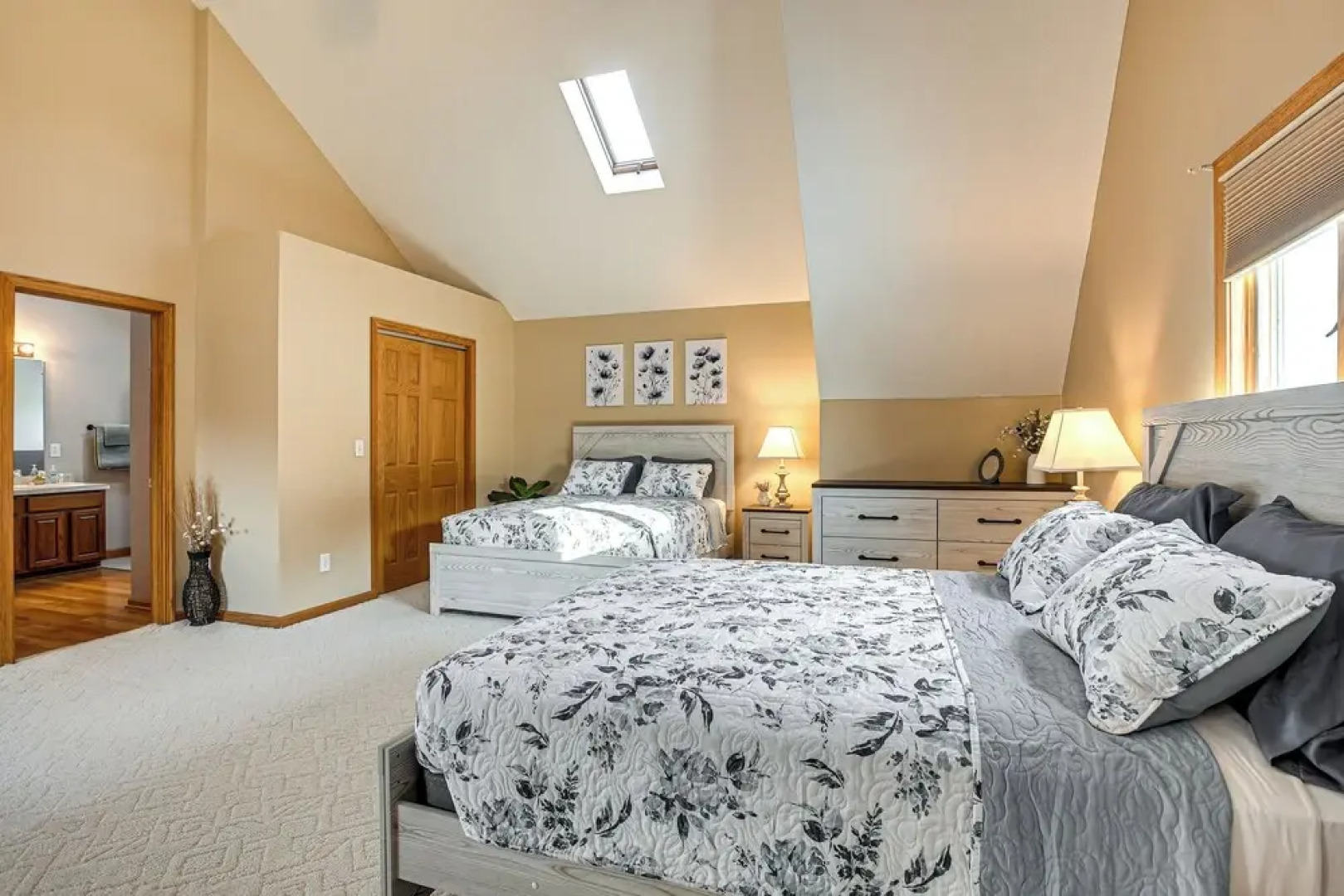 Apple Valley Home, Shared Golf Course On-site