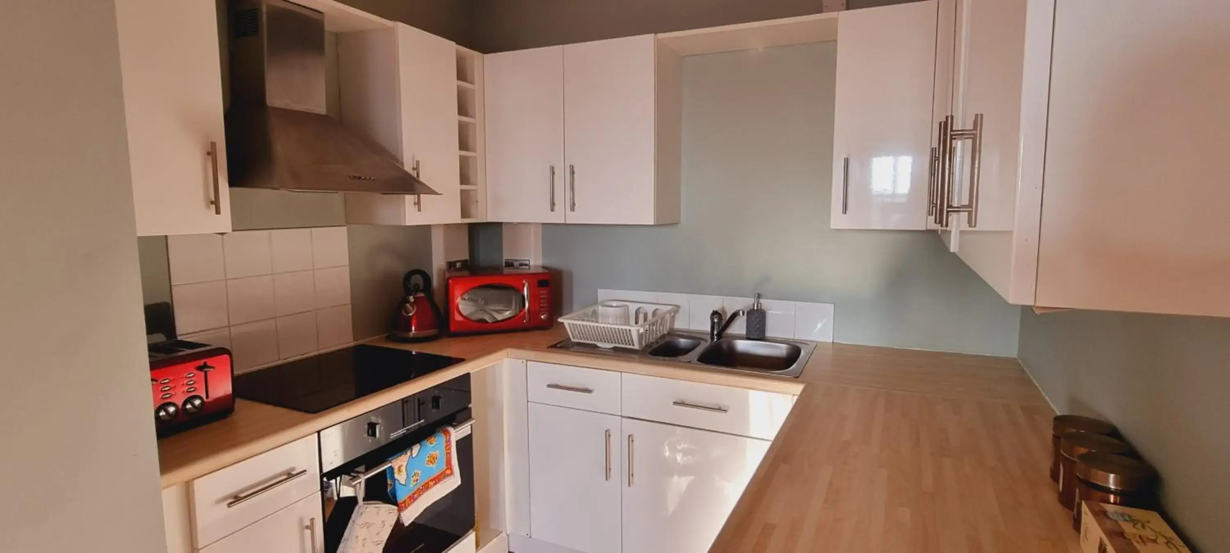 Modern and spacious Swansea centre apartment