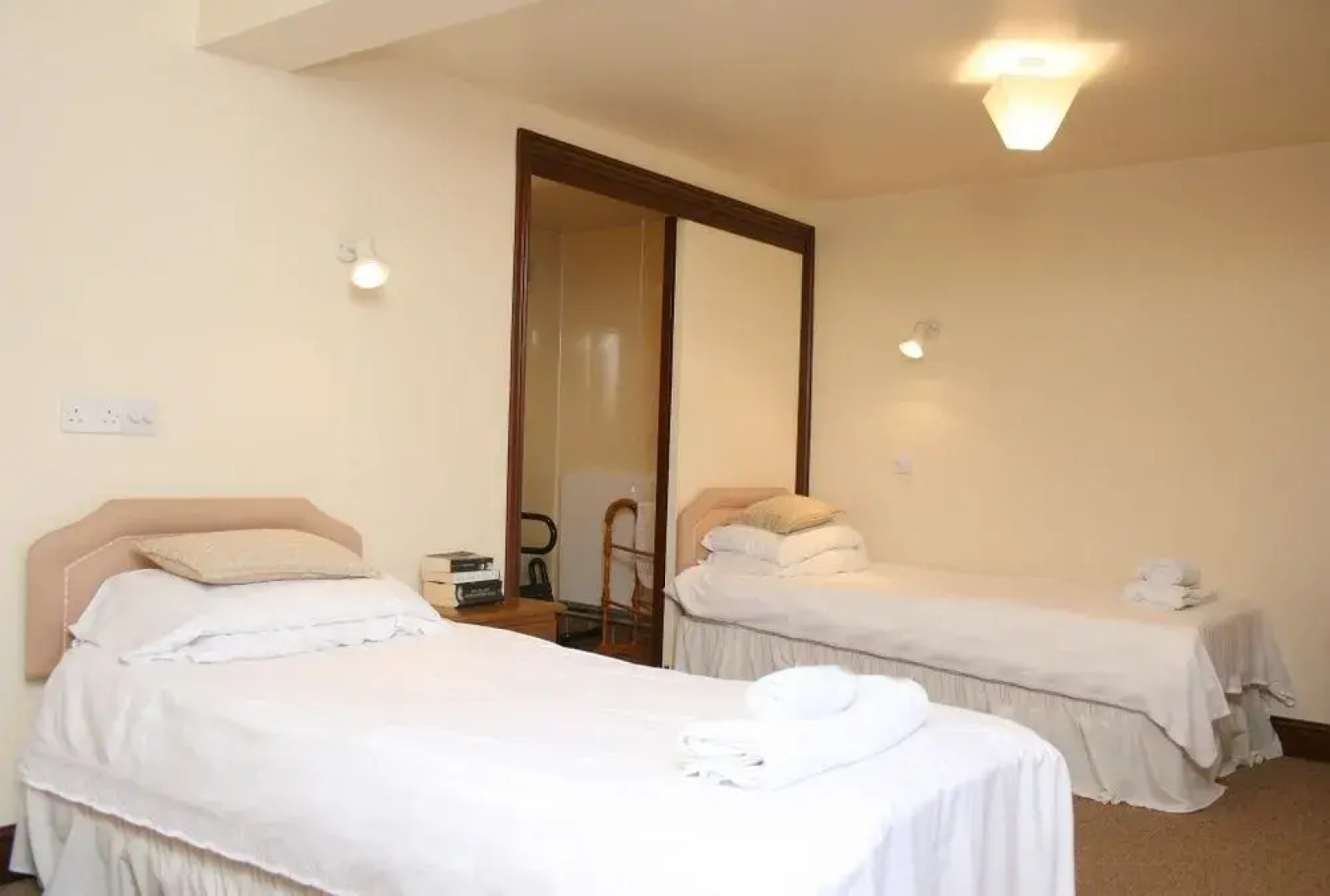 Bridge Farmhouse and Old Stables