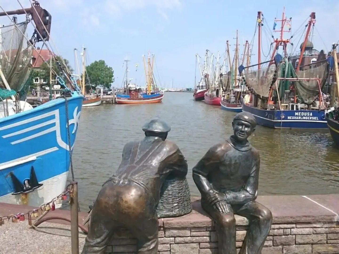 Dyke Space 50 m to the Beach sea