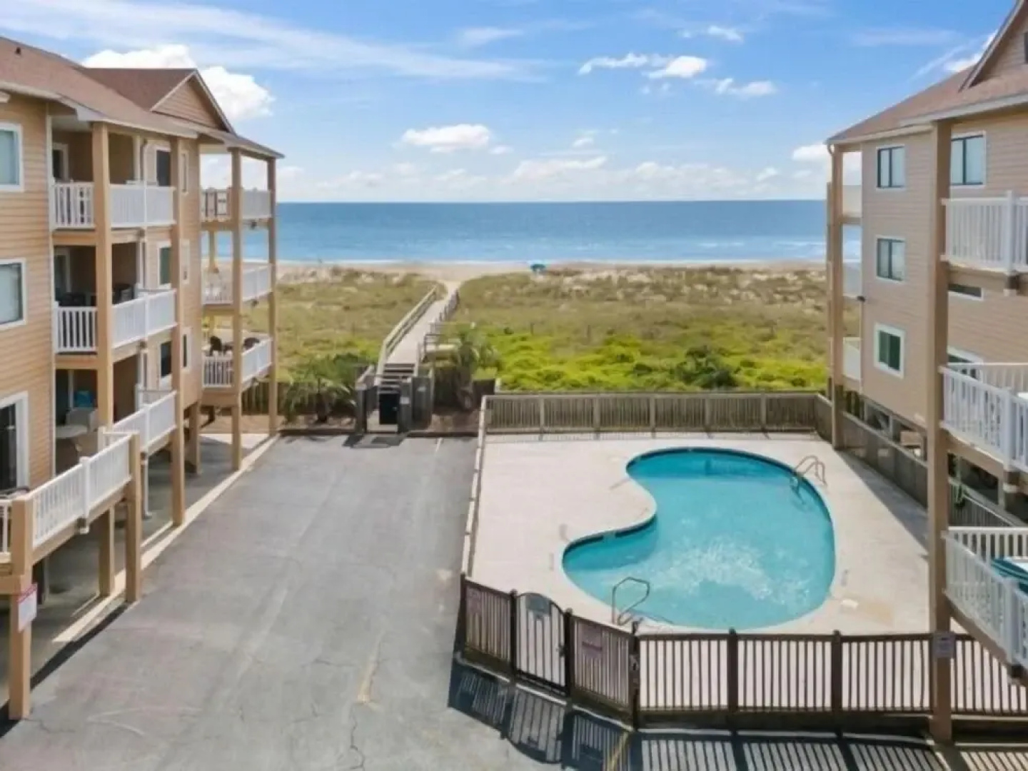 Sand Pebbles A17 - Relax And Unwind. Feel The Sun On Your Shoulders And The Ocean Breezes In Your Hair. 2 Bedroom Condo by RedAwning