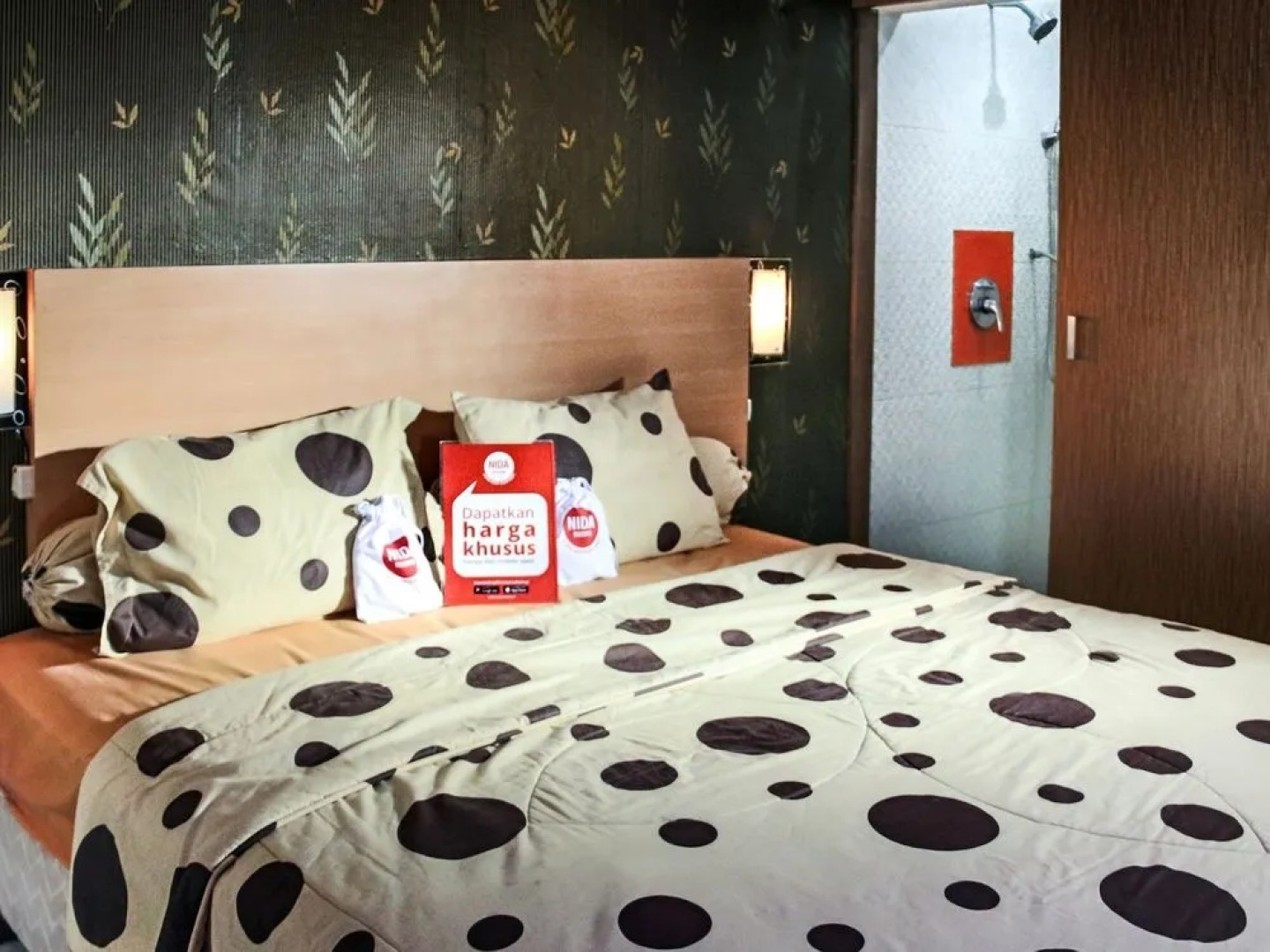 Ten House Guest & Resto by RedDoorz