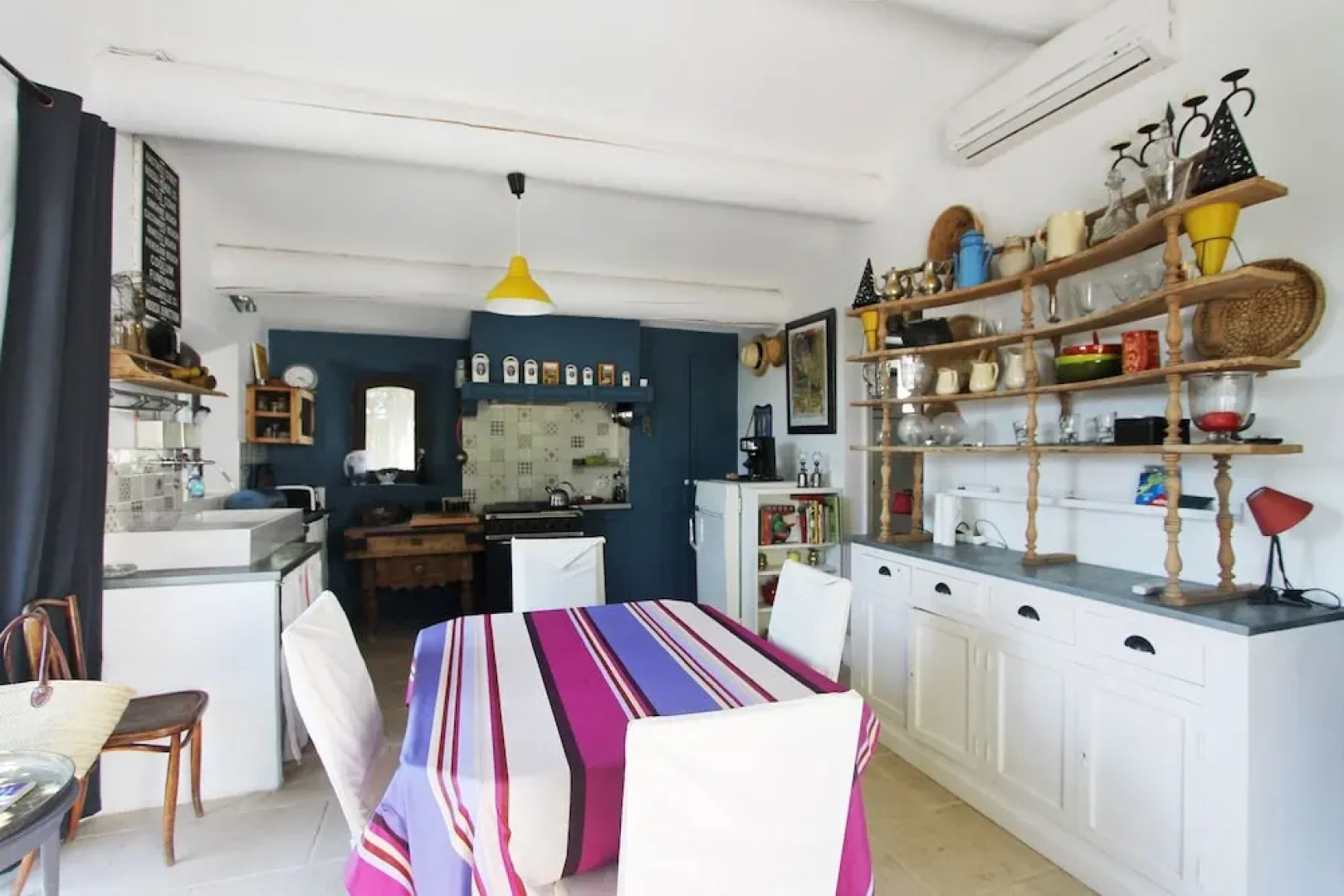 Villa With 4 Bedrooms in Maussane-les-alpilles, With Wonderful Mountai