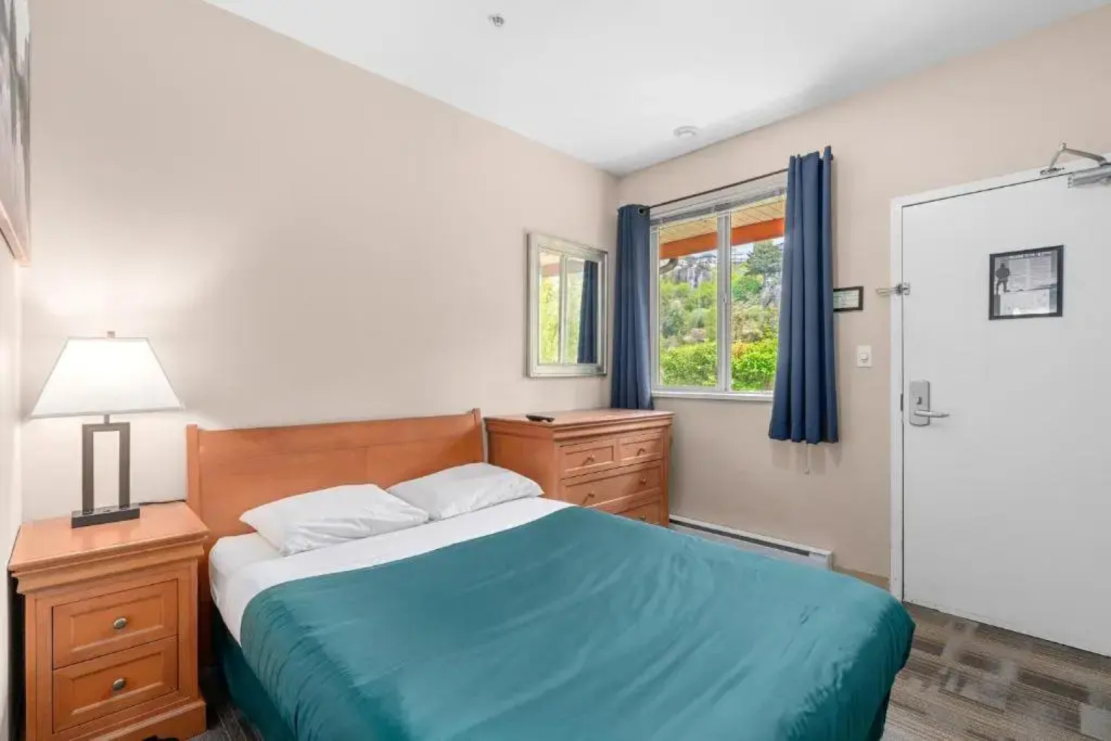 Squamish Adventure Inn & Hostel