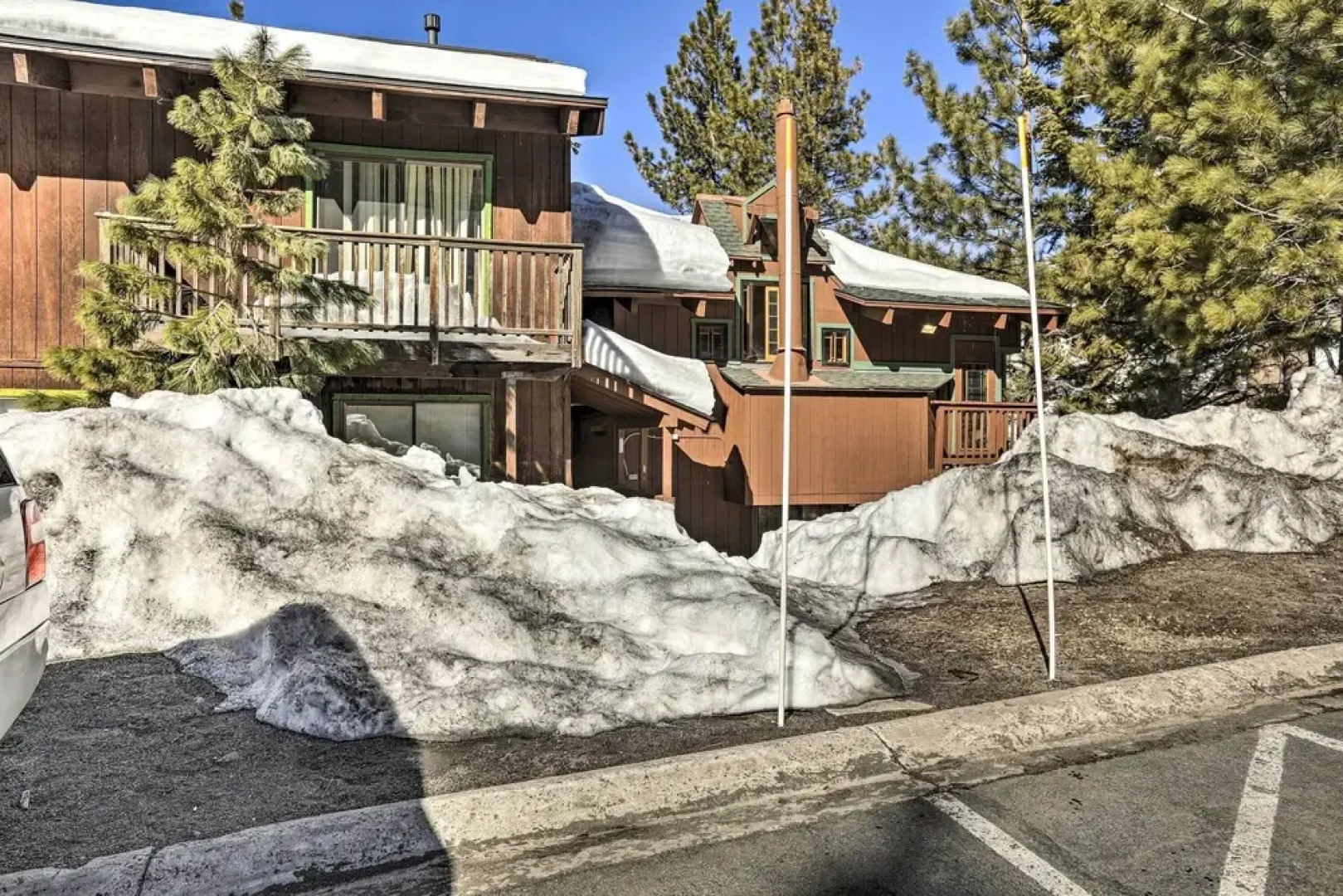 < 1 Mi to Heavenly Lifts: Tahoe Area Townhome!