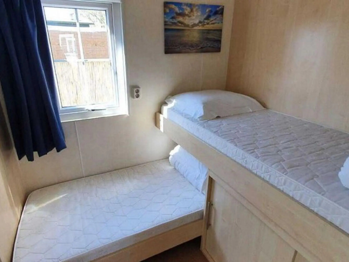 Charming Chalet in Goedereede with Open Area