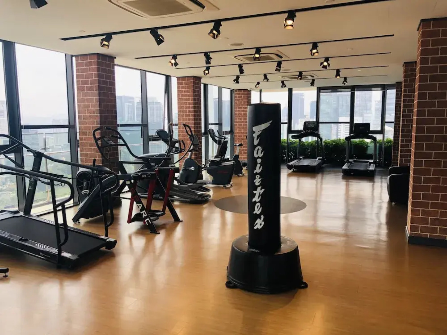 Ceylonz Suites by Roomy