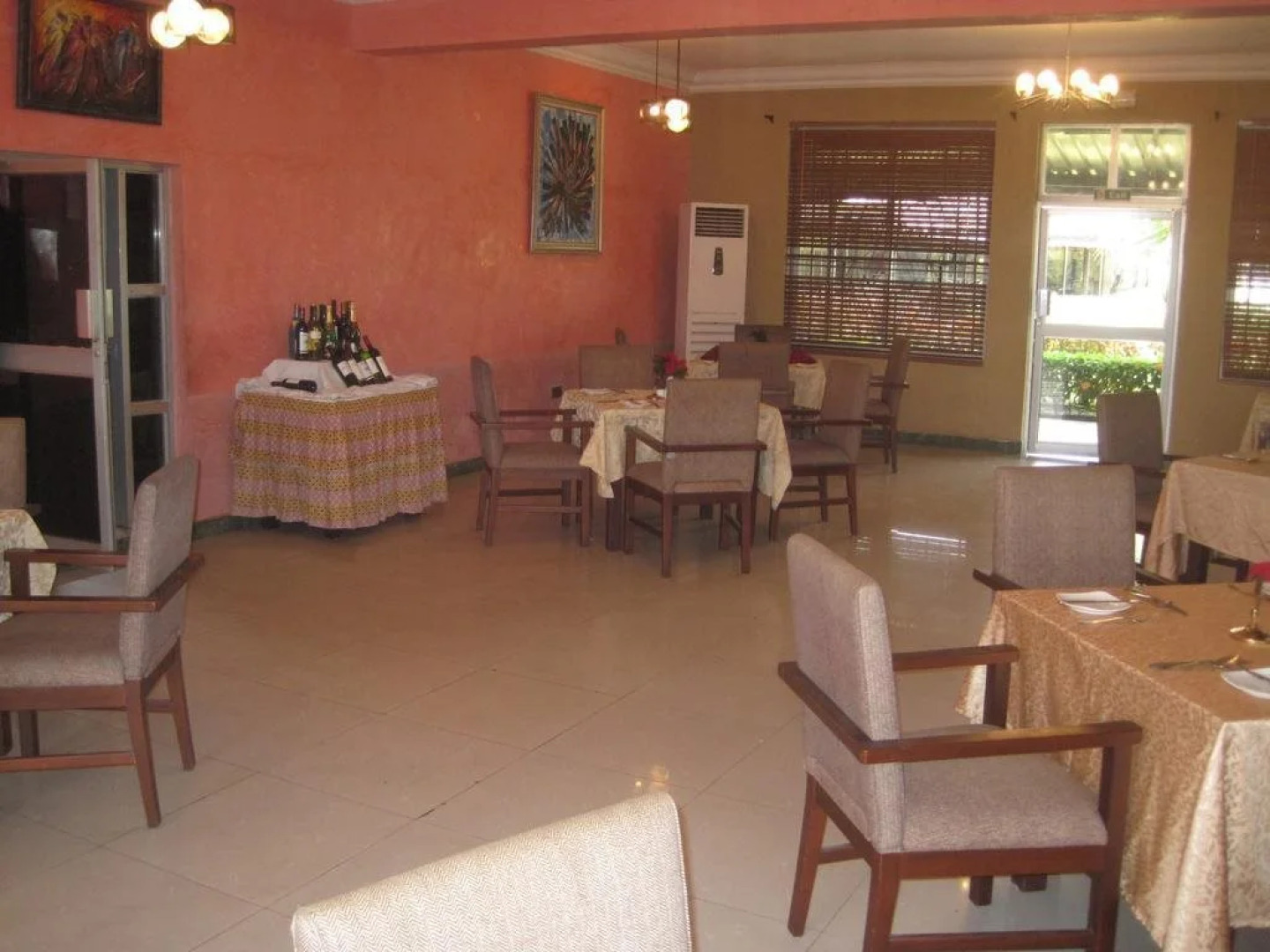 Axari Hotel & Suites