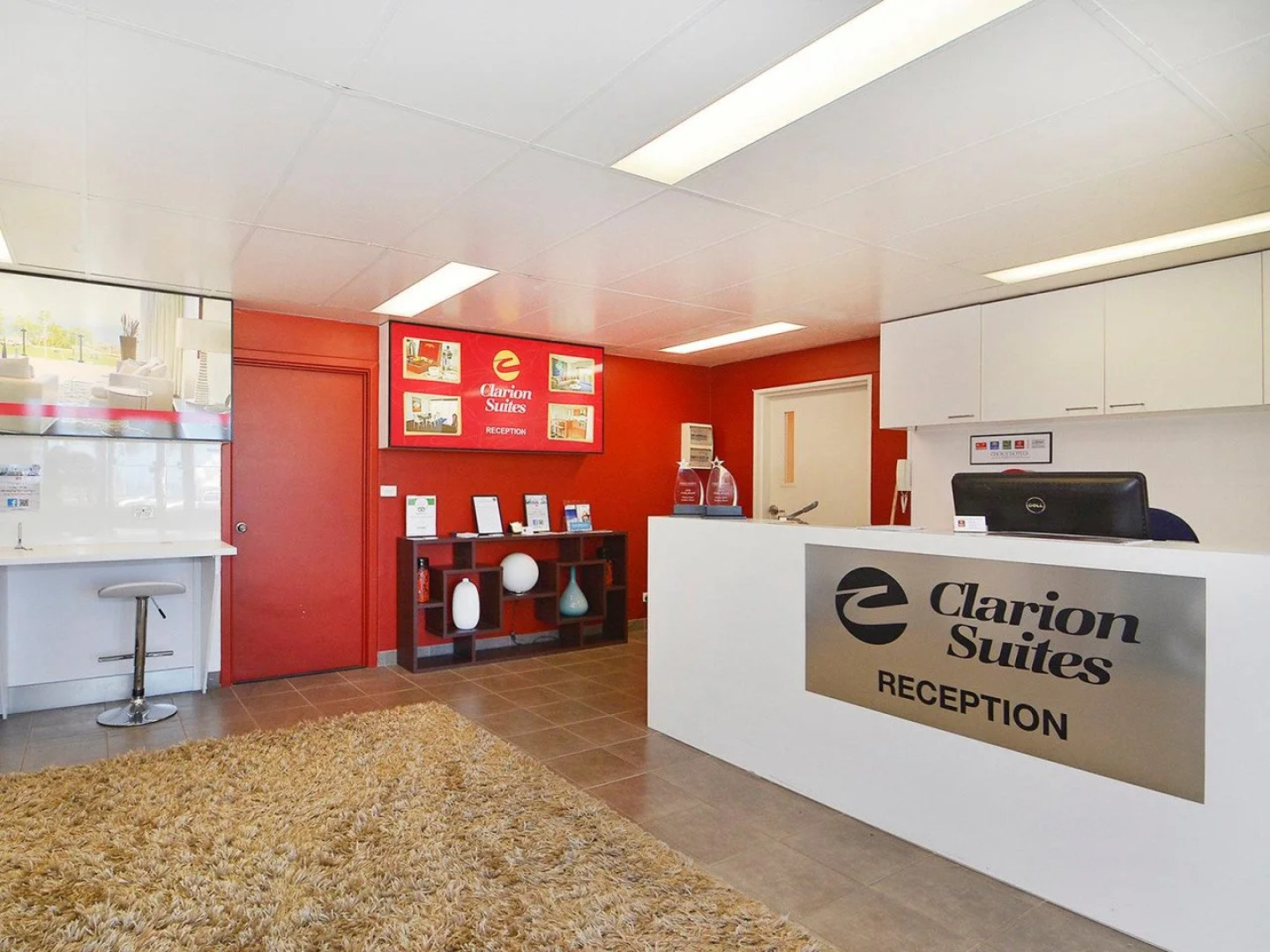 Mullaloo Beach Hotel & Apartments