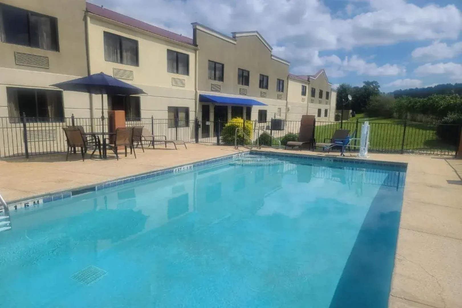 Comfort Inn & Suites Leeds I-20