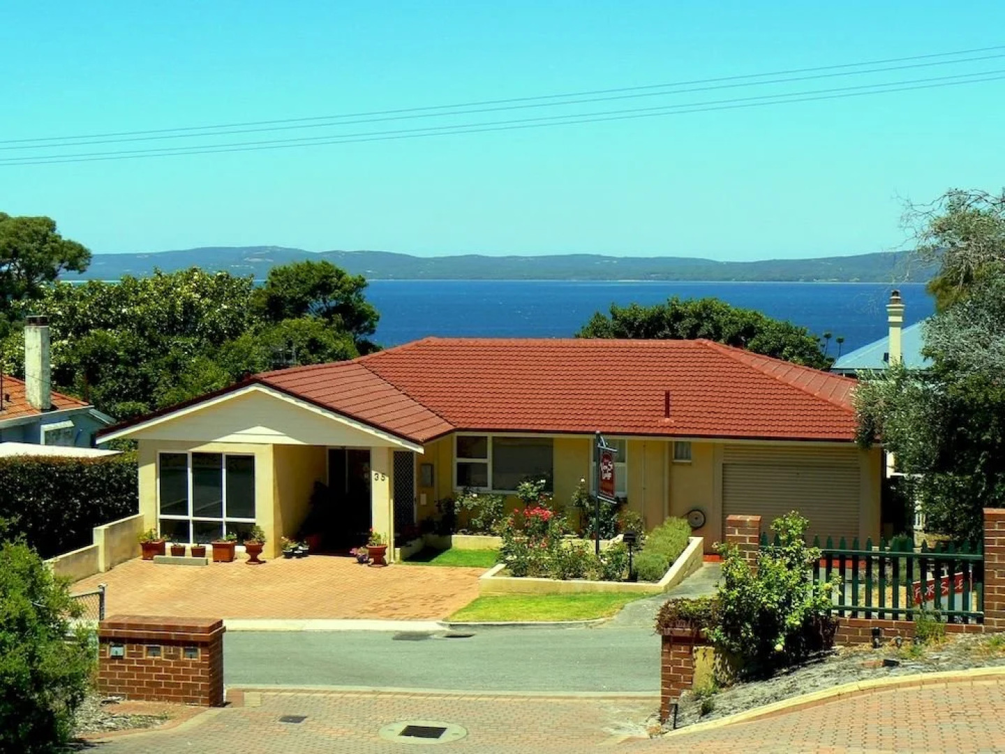 Albany View St Lodge B&B