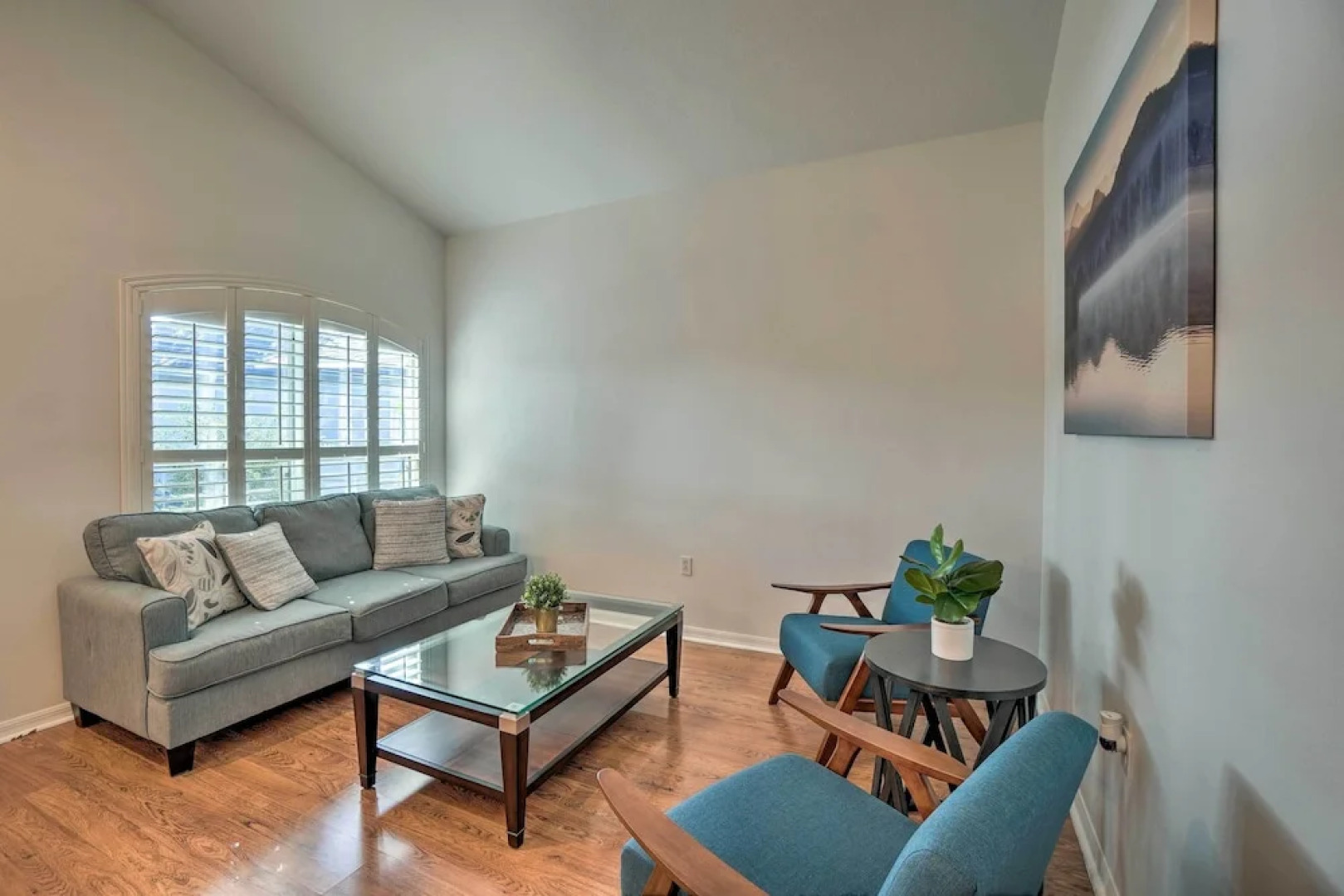 Sunny Brandon Getaway w/ Fire Pit!