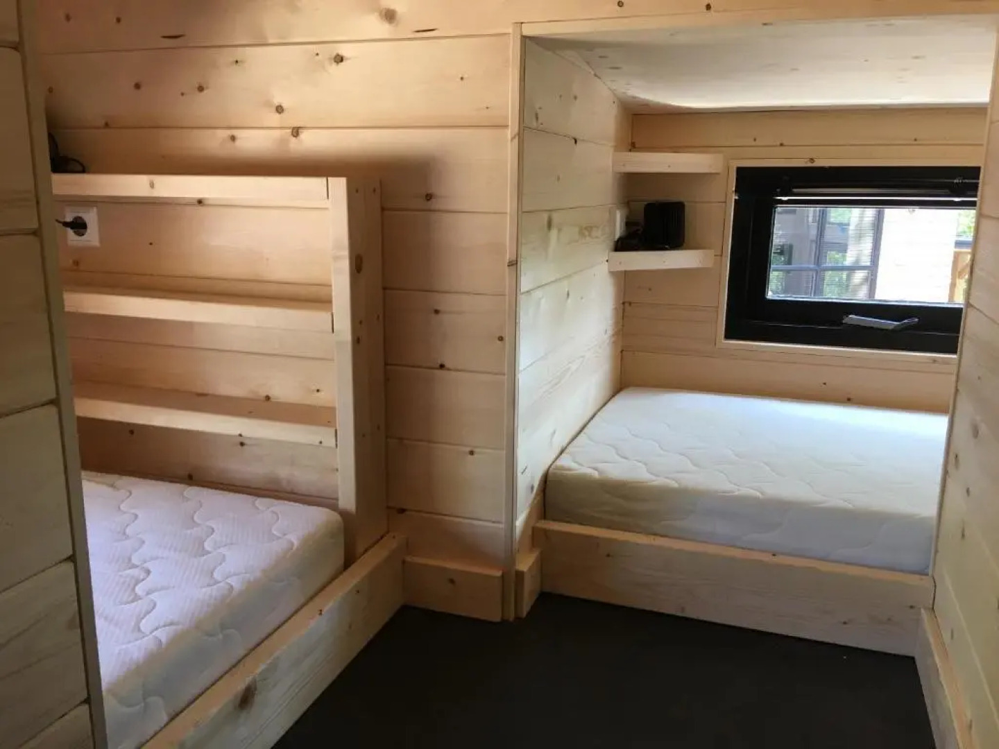 Fraai Tiny House aan het veluwemeer met uitzicht & veranda