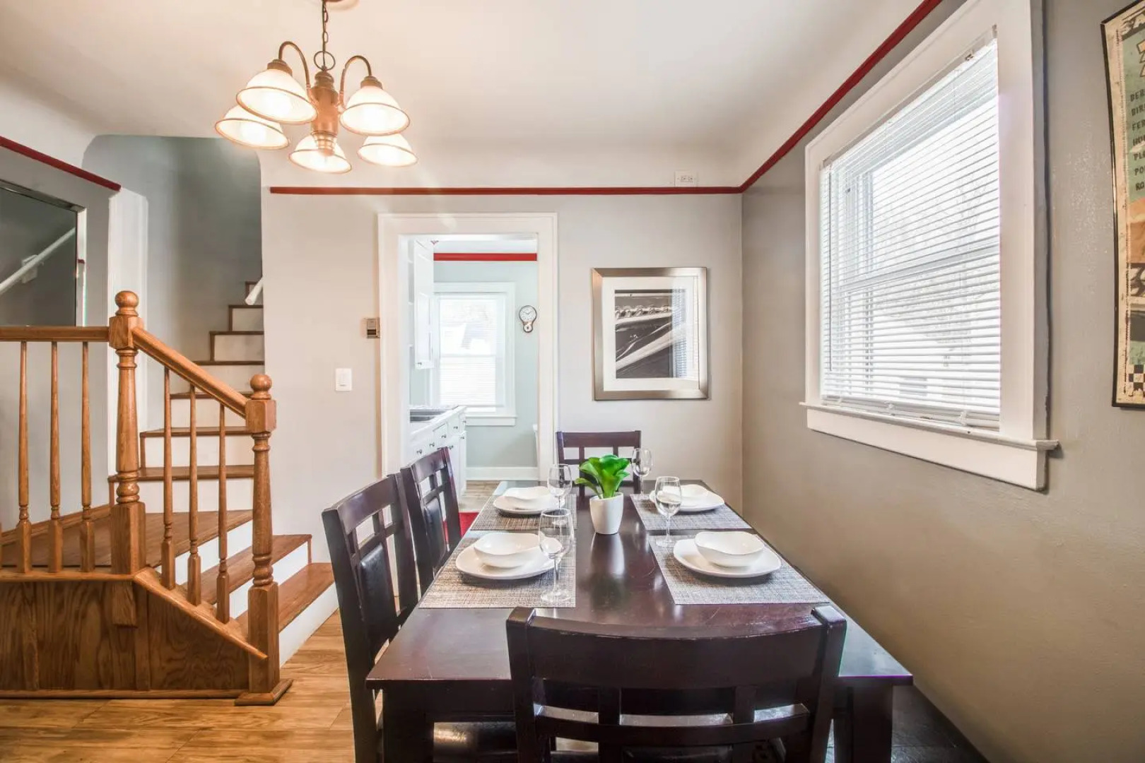 AutoManiac spot in the heart of Pontiac/3 beds 2 baths