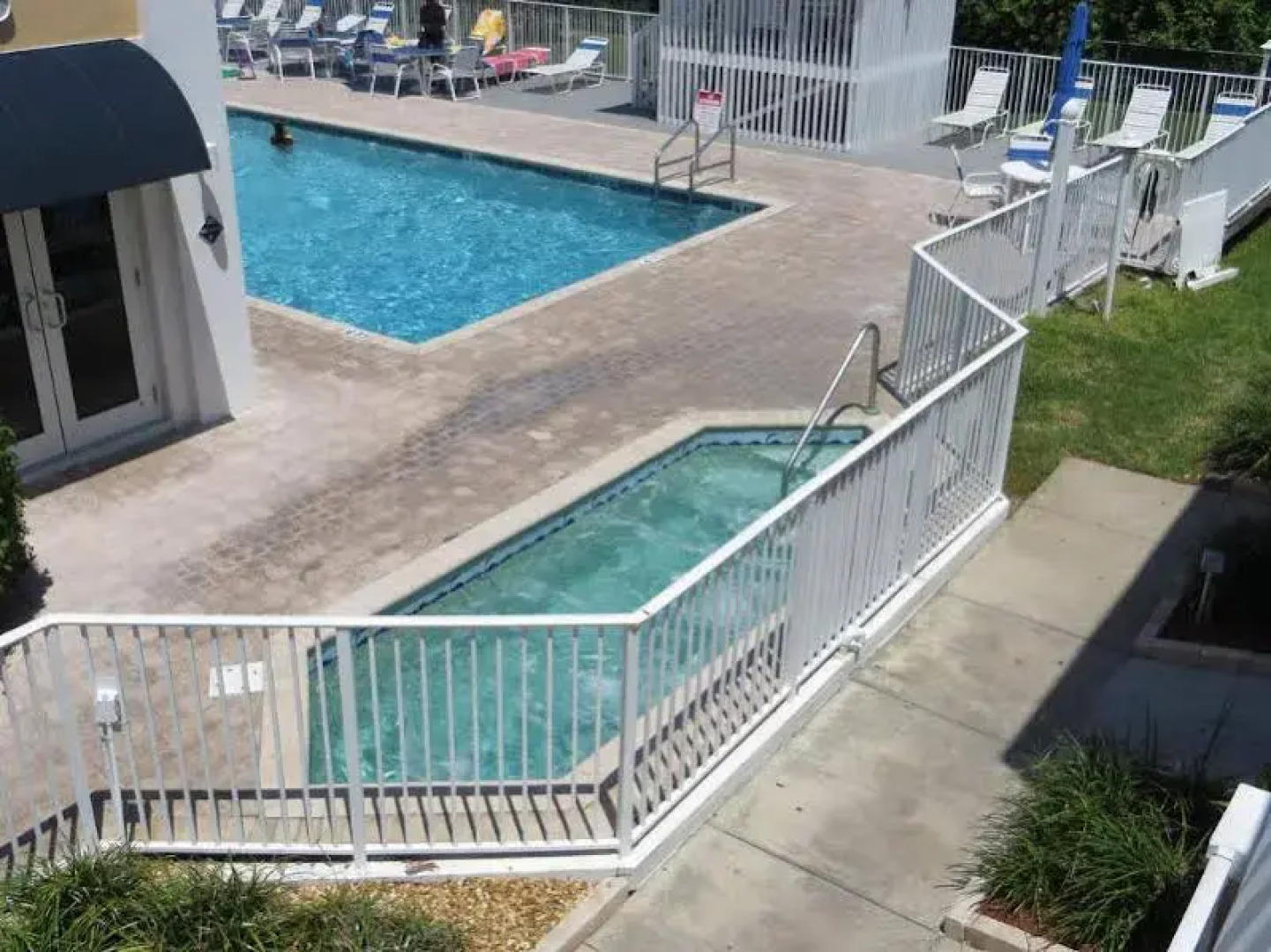 Royal Mansions Resort