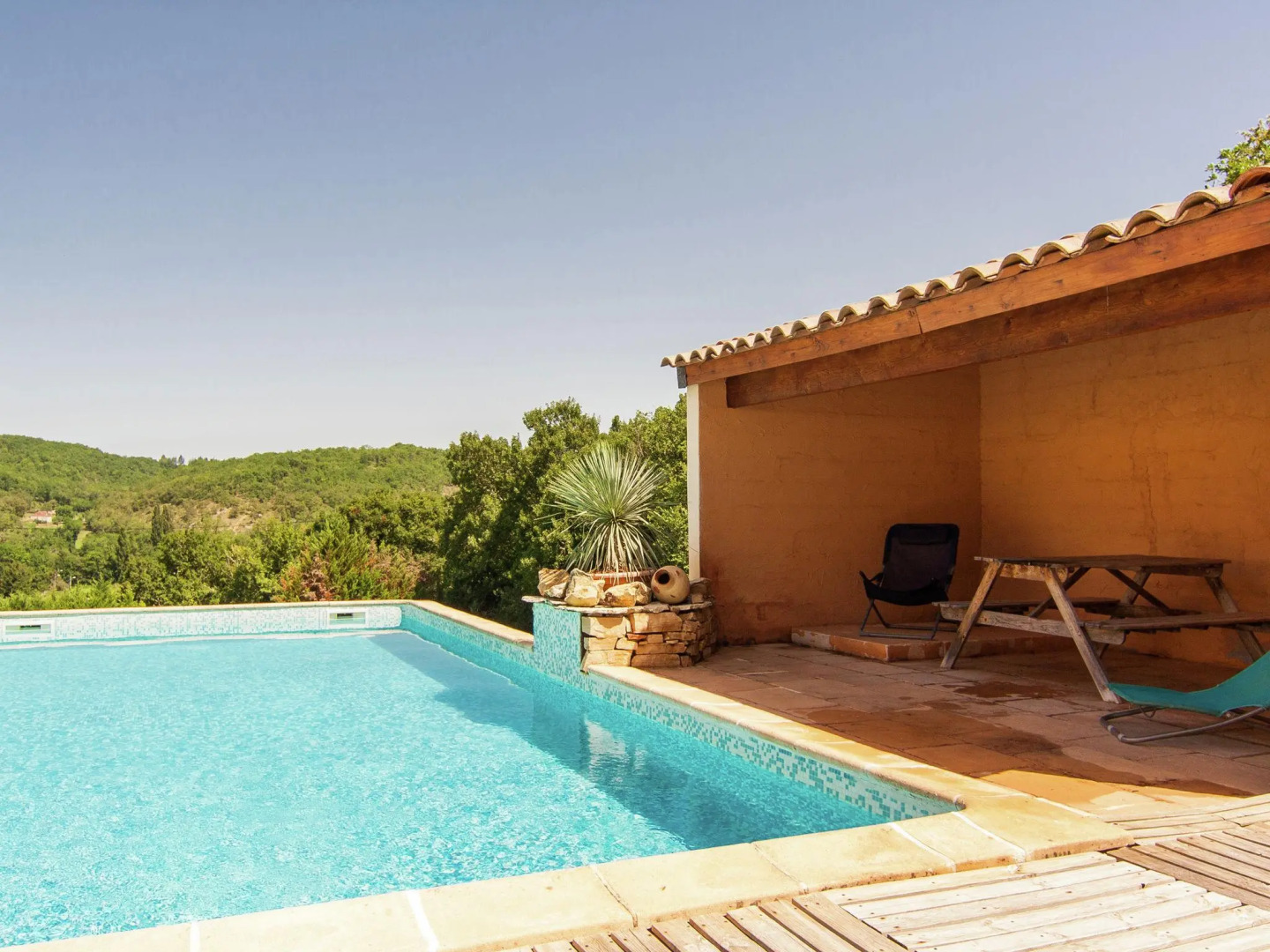 Peaceful Villa in Calamane with Private Swimming Pool