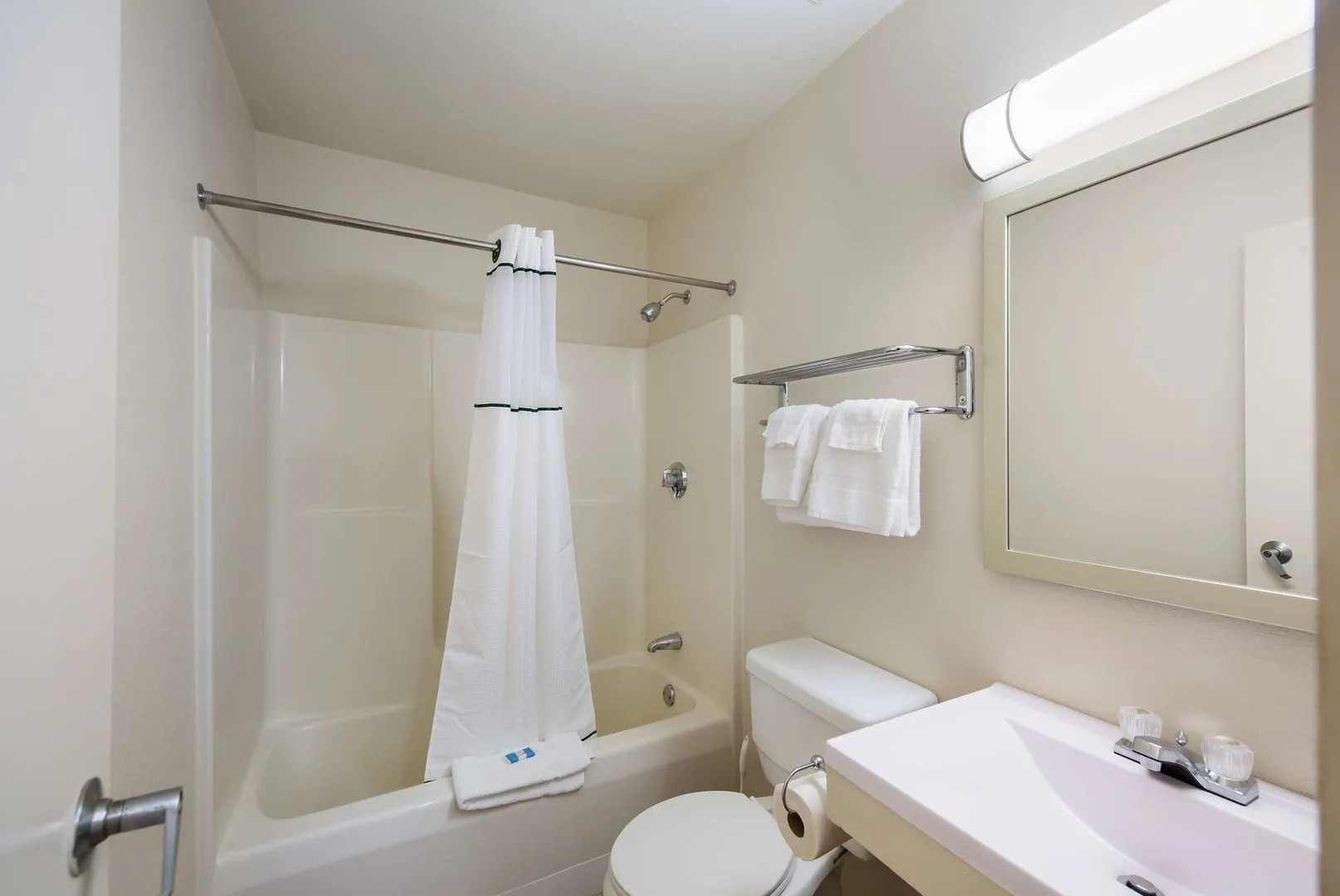 HomeTowne Studios by Red Roof Spartanburg - Asheville Highway