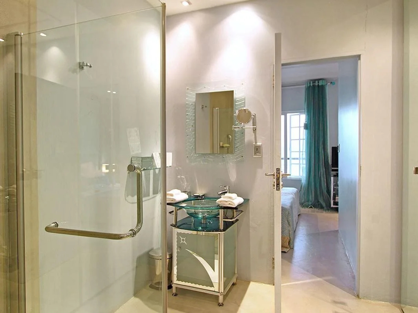 Days At Sea Beach Lodge