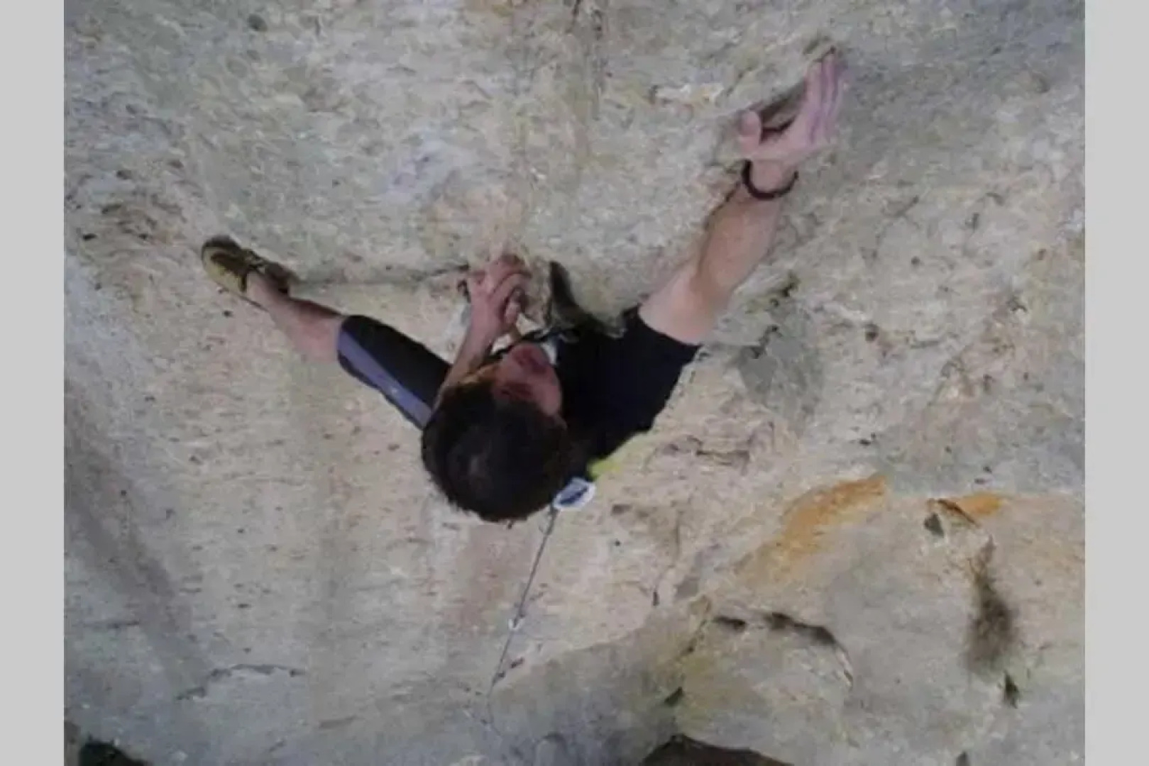 Casa nórdica en el bosque con vistas al mar