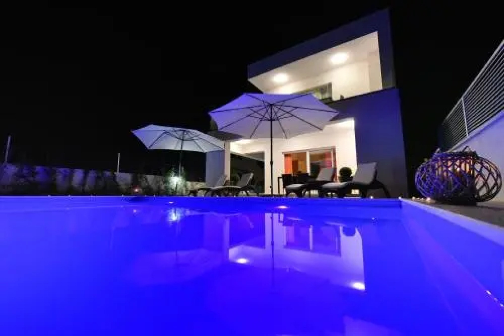 Crowonder Harbor Villa