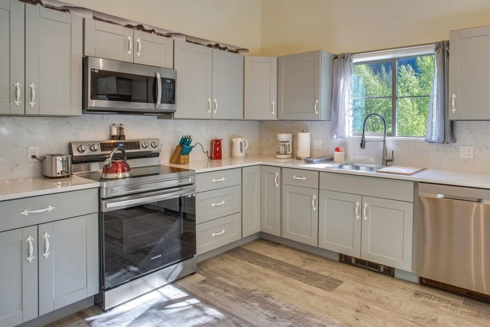 Riverfront Ouray Vacation Home ~ 1 Mi to Downtown!