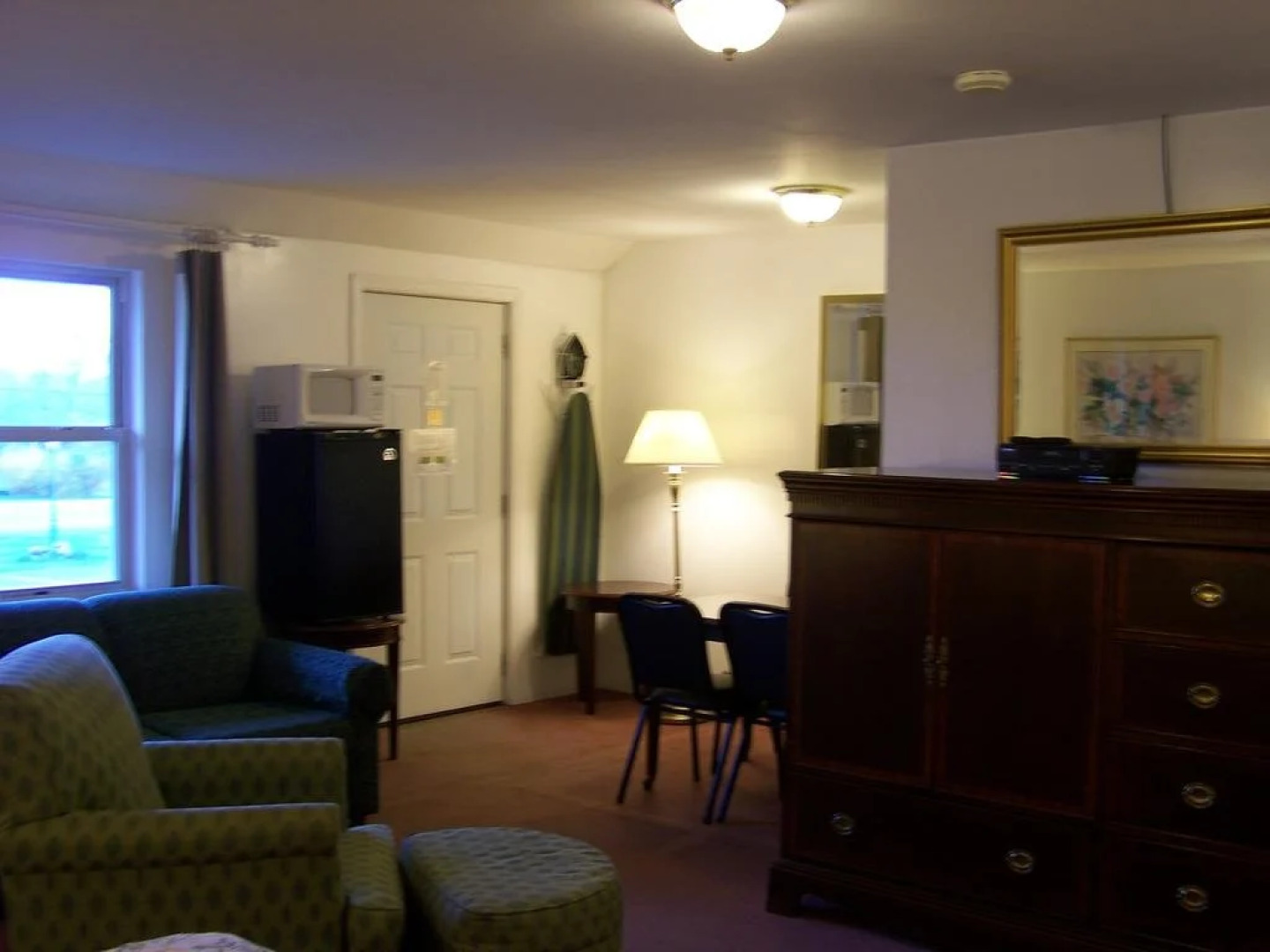 Golden Knight Inn and Suites