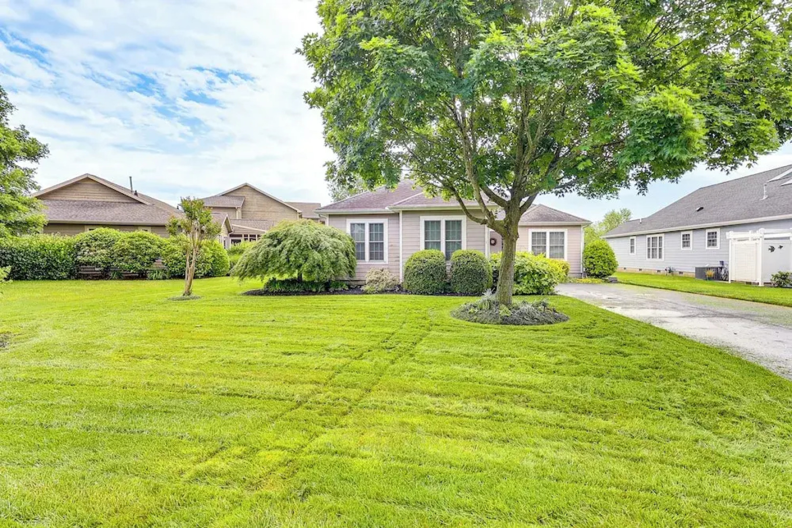 5 Mi to Beach: Lewes Home w/ Deck & Pond View