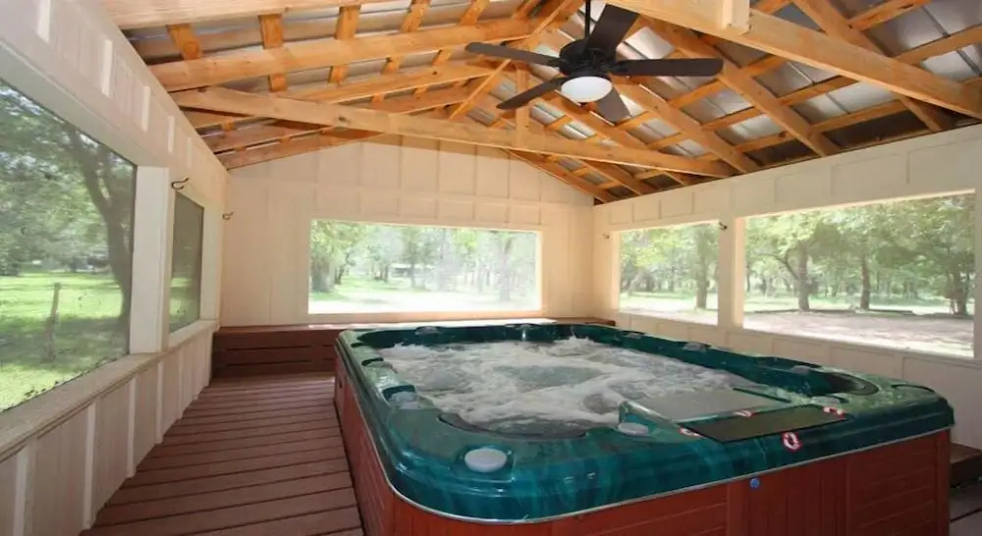 Mendelbaum Winery Guest Cabins
