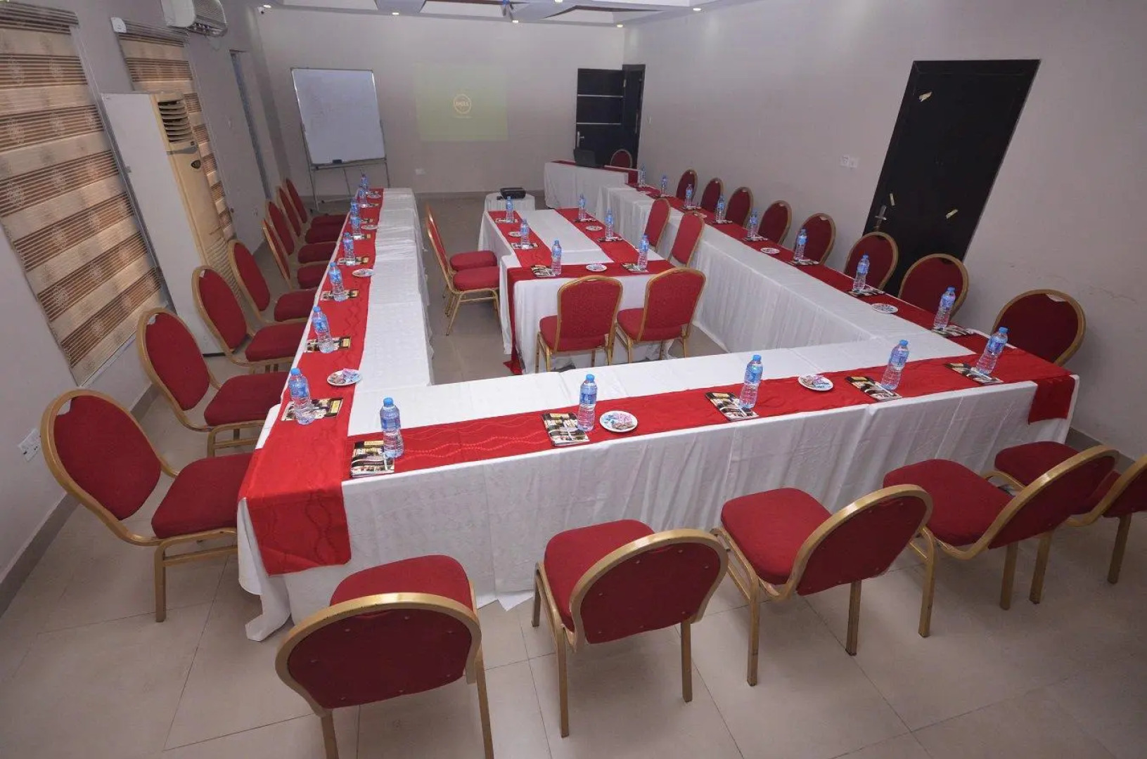 Gloriana Hotel and Suites