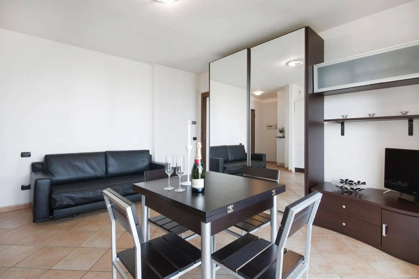 Suitelowcost - Limbiate Studio