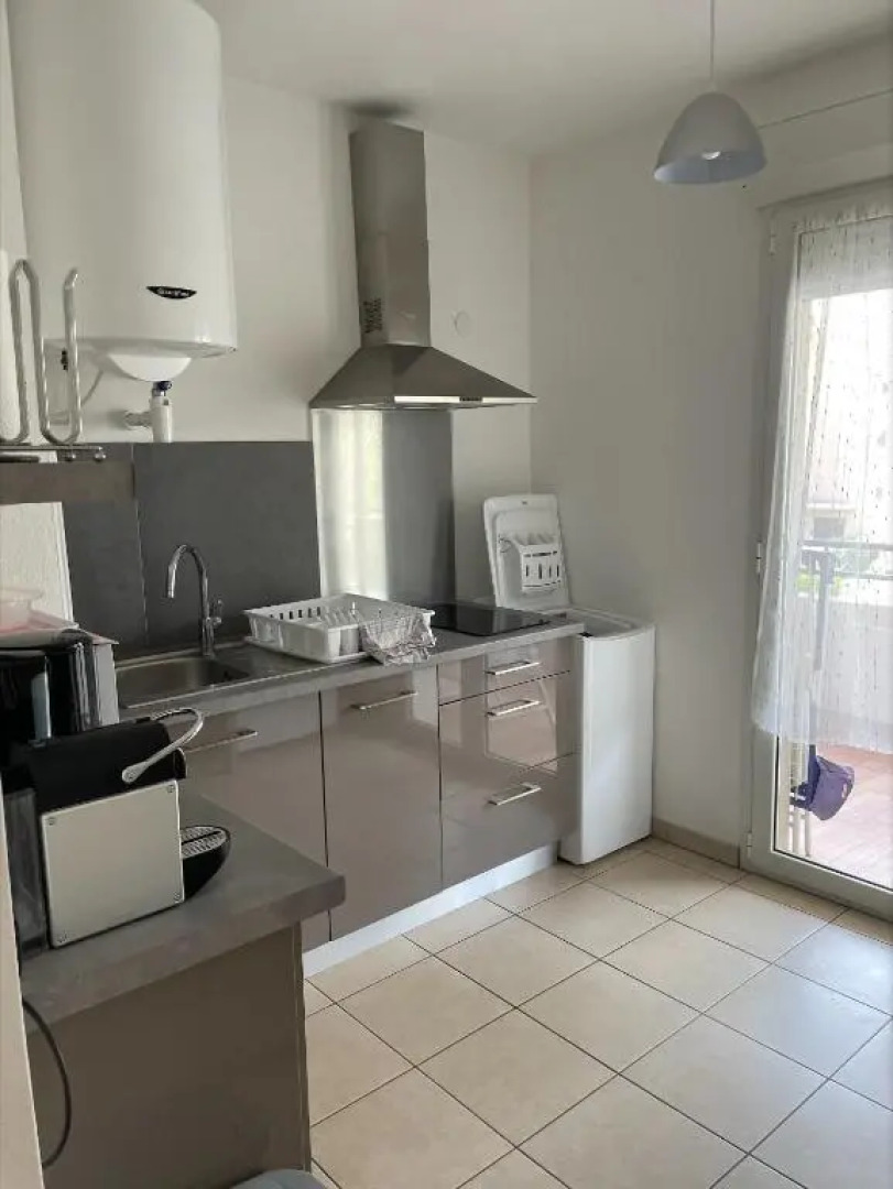 Beau F1 climatisé et wifi en bord de mer