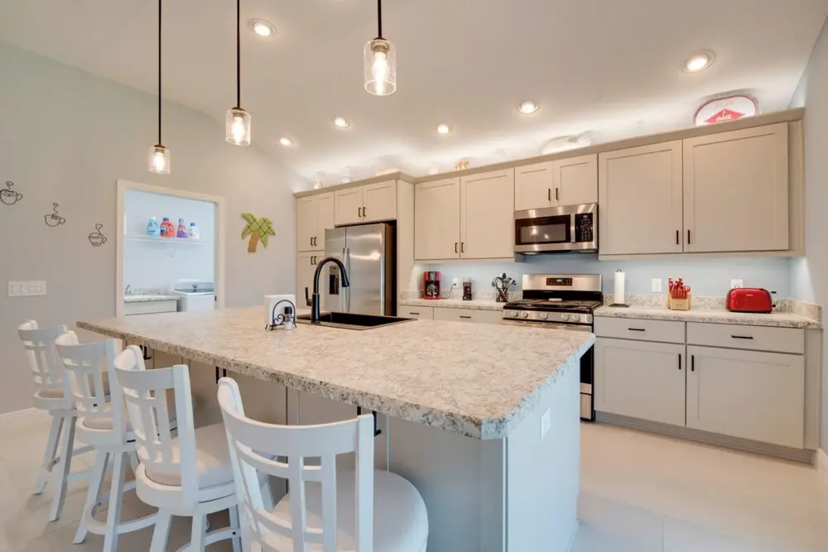 Sunlit Escape in The Villages w/ Screened Porch!