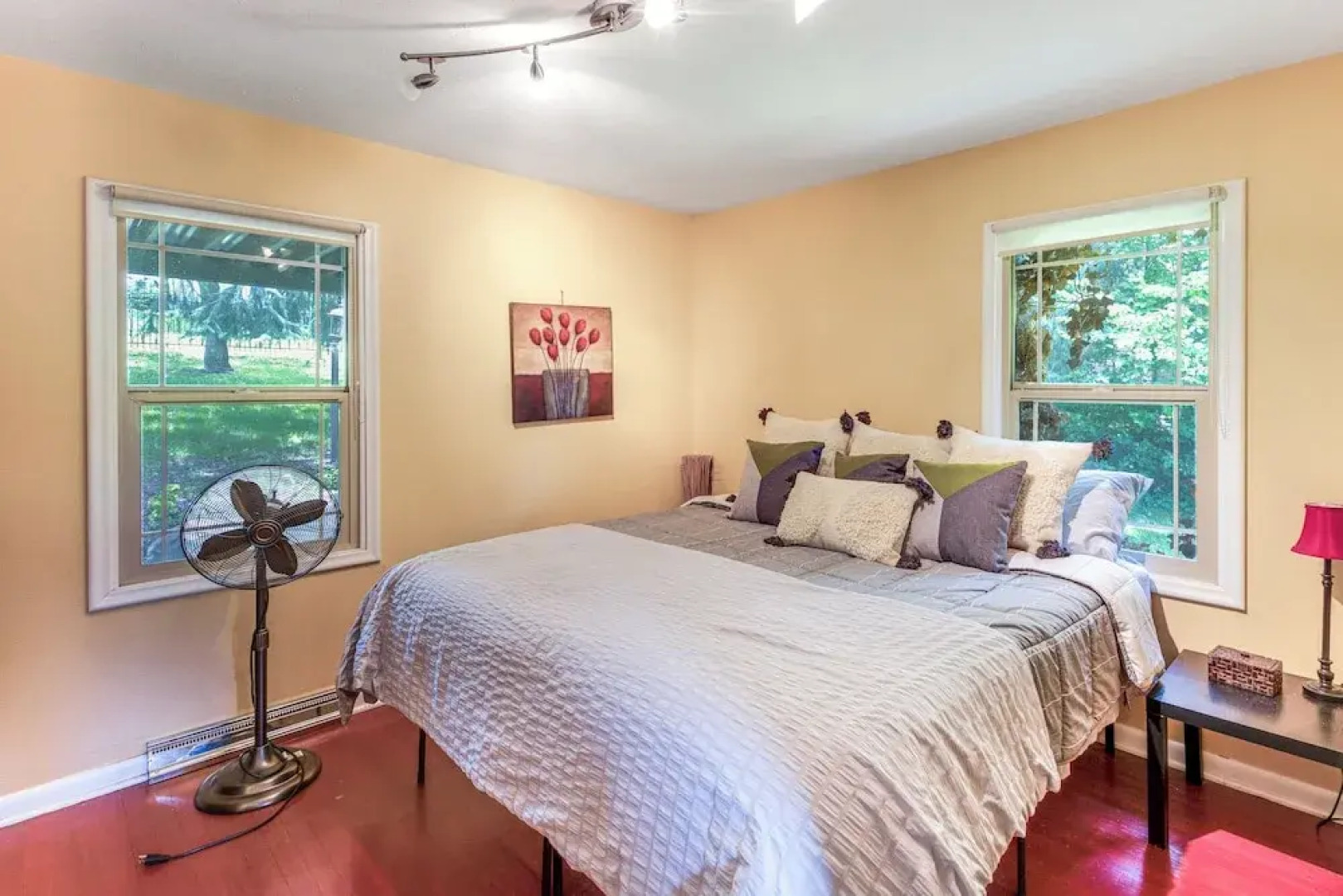 Mountain Views: Walkable Lava Hot Springs Home!