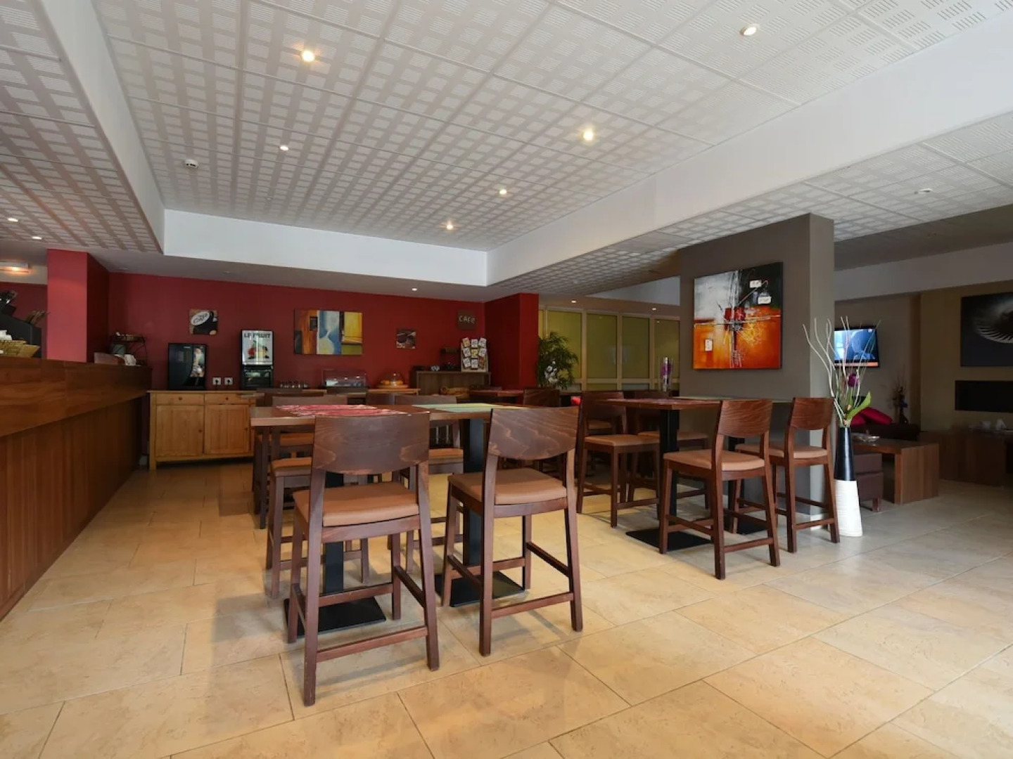 Family Apartment With Balcony 200 m. From the City Center