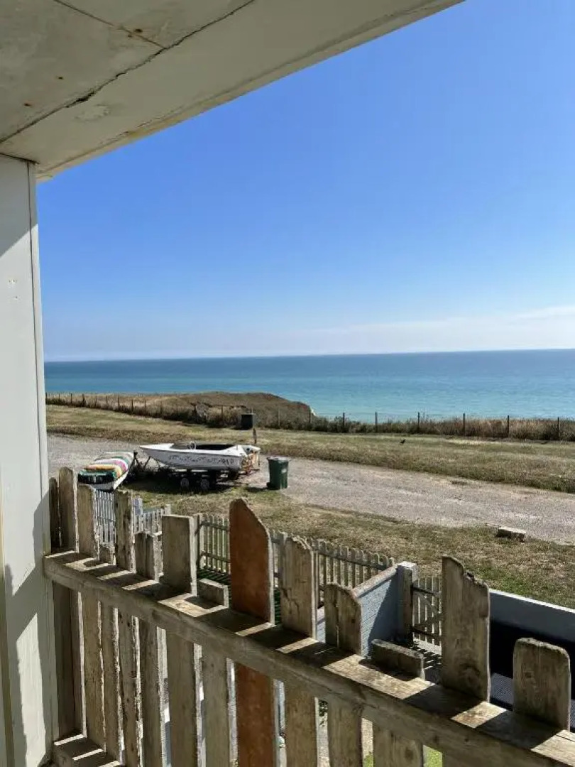 Sea Facing 2Bd Terraced Home - Peacehaven