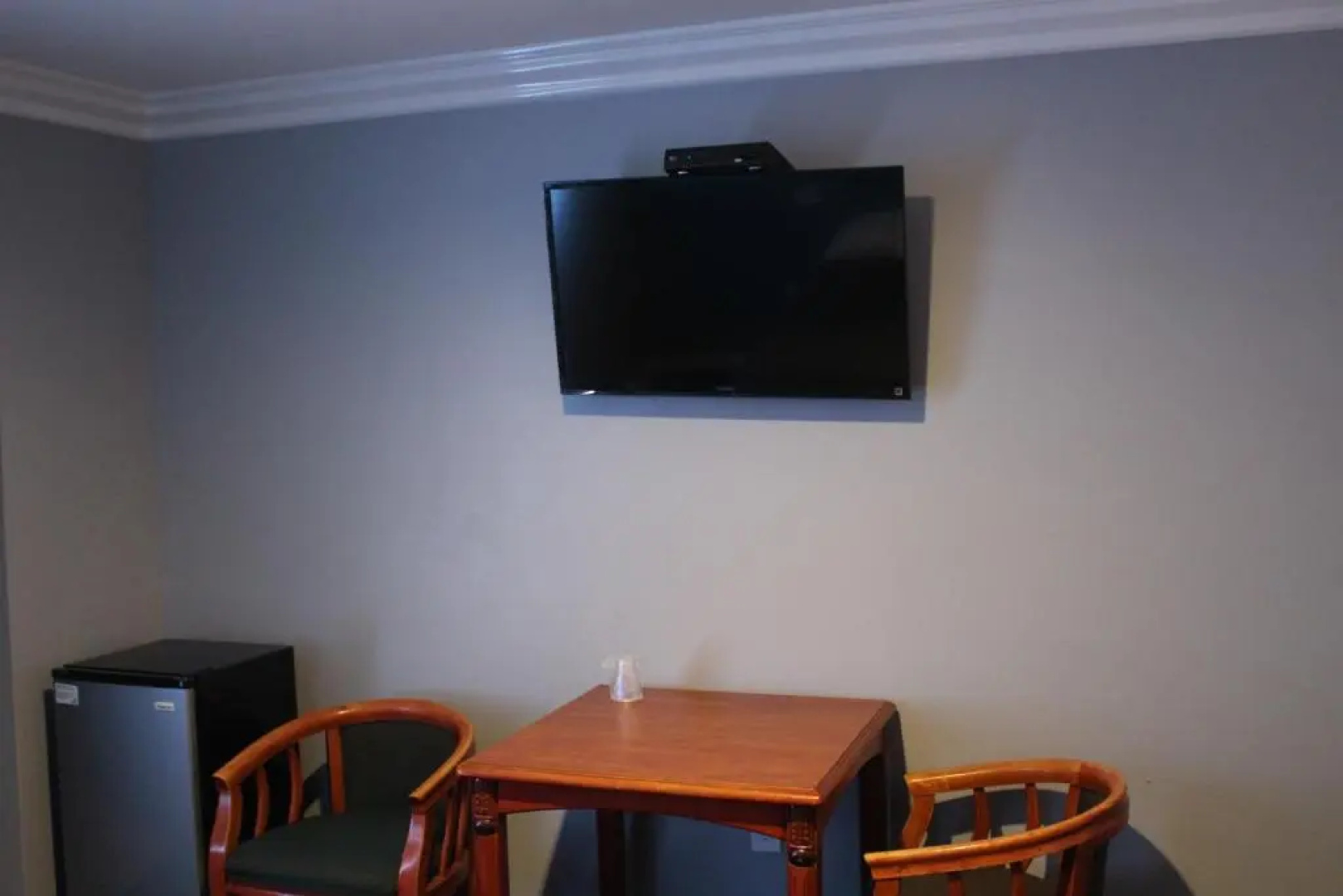 ERTH INN by AGA, Maywood