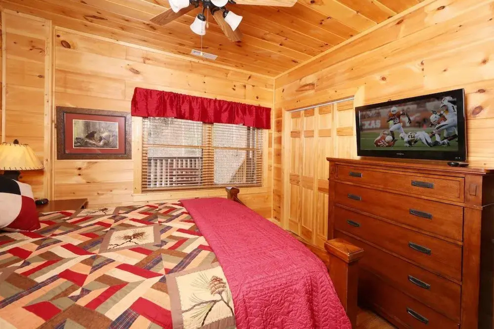 Smoky Mountain Getaway 5 Br cabin by RedAwning